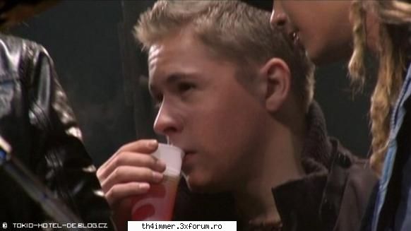 aici bea ceai sau ce bea? :rotfl: poze q gustav